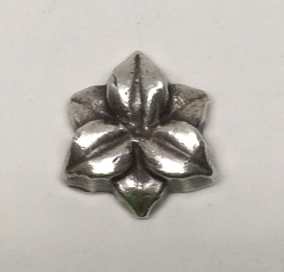 Antique Trillium Flower by Pheli Mint, Hand Poured 3oz, .999 Silver